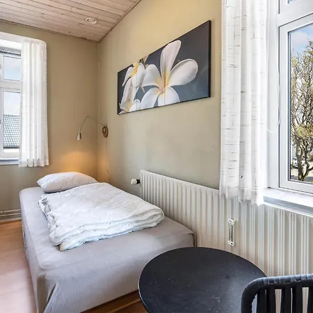 Apartment 2 Bedroom Beautiful In Sydals *
