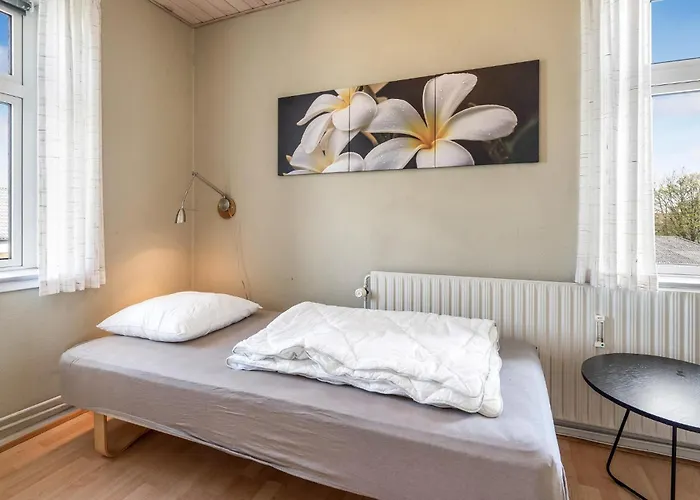 2 Bedroom Beautiful In Sydals * Skovby